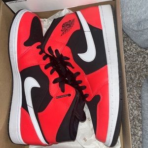 Black/Infrared Air Jordan 1 Mid